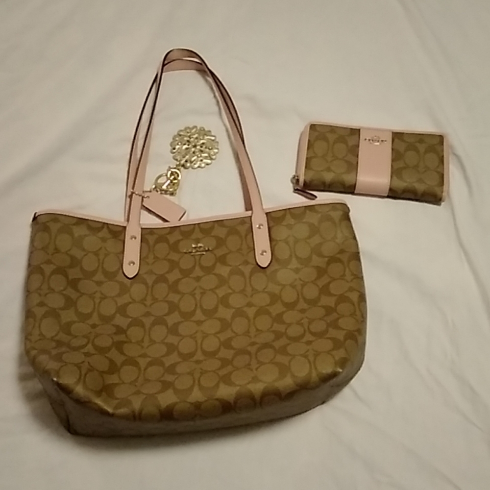 Tote with wallet brown with pink trim.